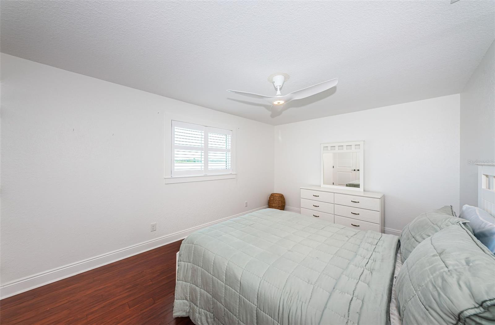 Listing photo id 31 for 10866 Harborside Drive