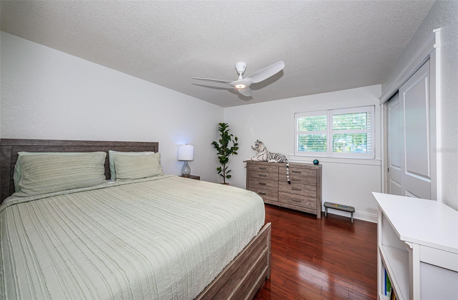 Listing photo id 34 for 10866 Harborside Drive