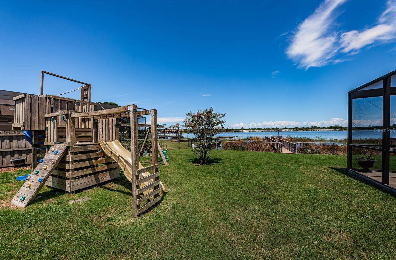 Listing photo id 48 for 10866 Harborside Drive