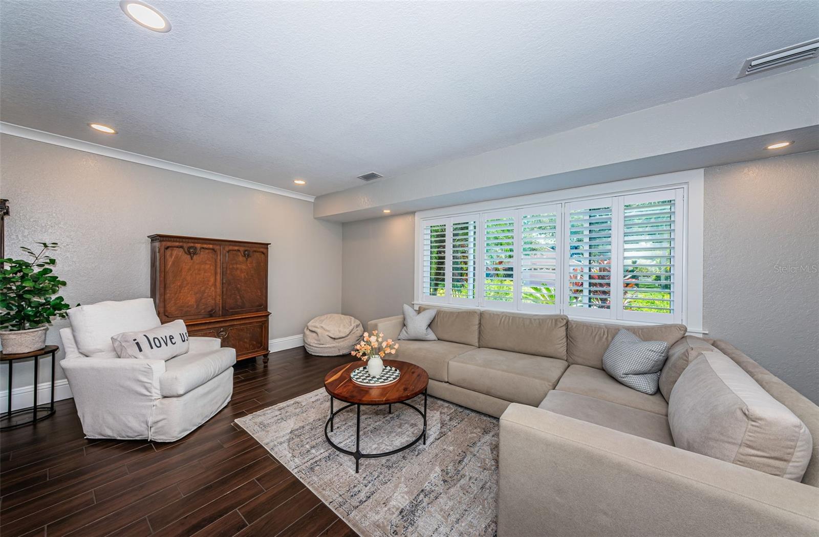Listing photo id 6 for 10866 Harborside Drive