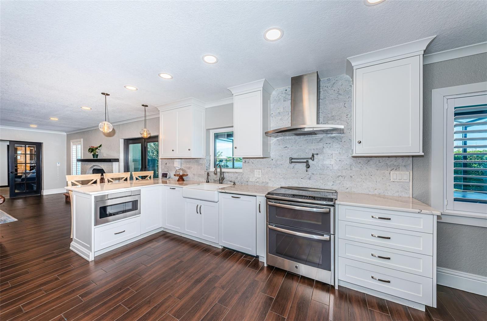 Listing photo id 7 for 10866 Harborside Drive