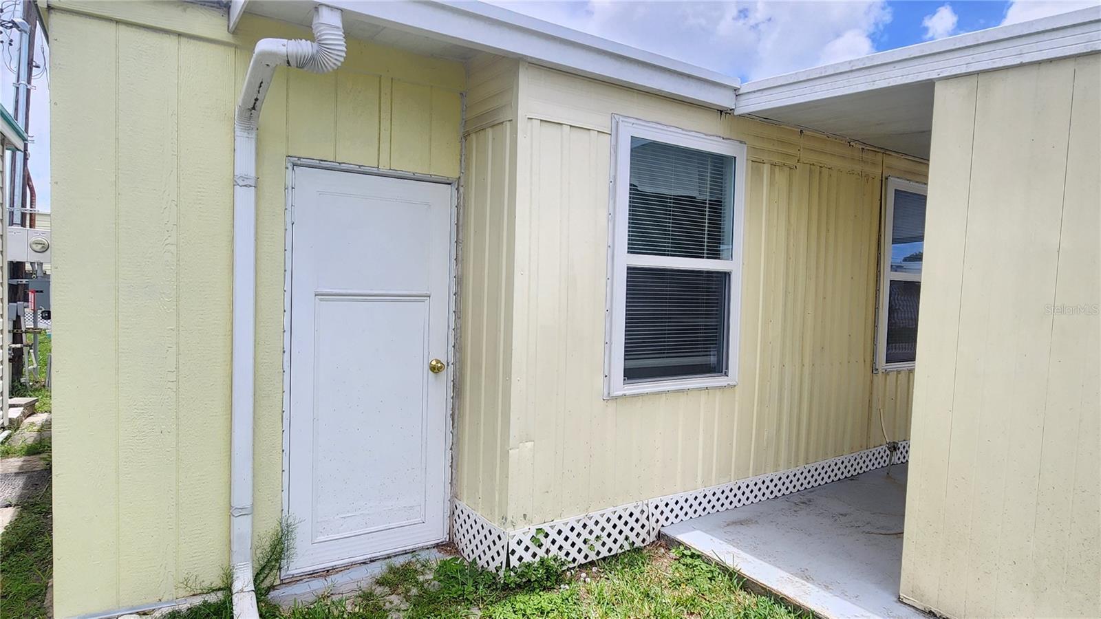 Image 21 of 24 For 12766 Seminole Boulevard 53
