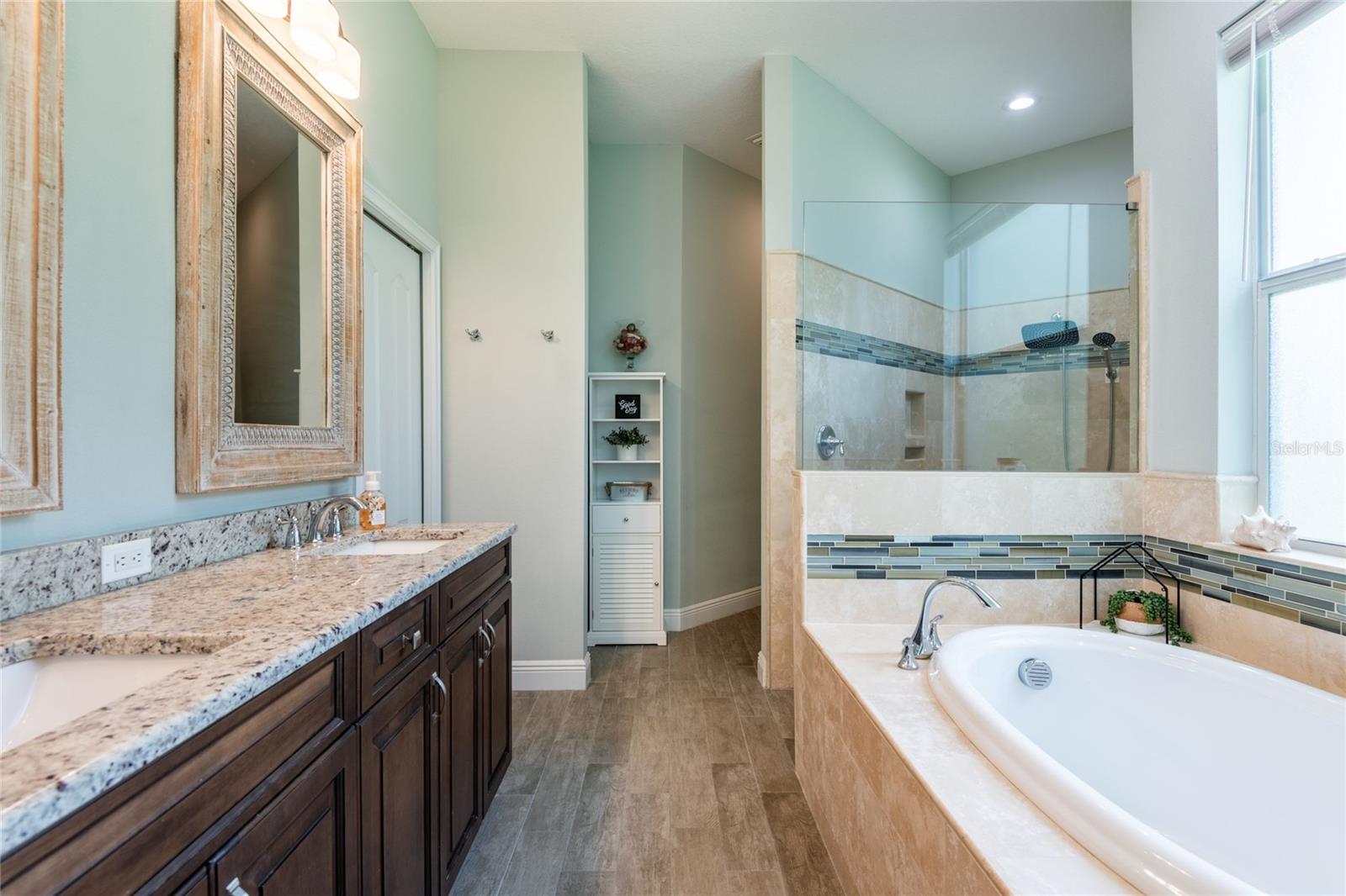 Image 23 of 51 For 27500 Elkwood Circle