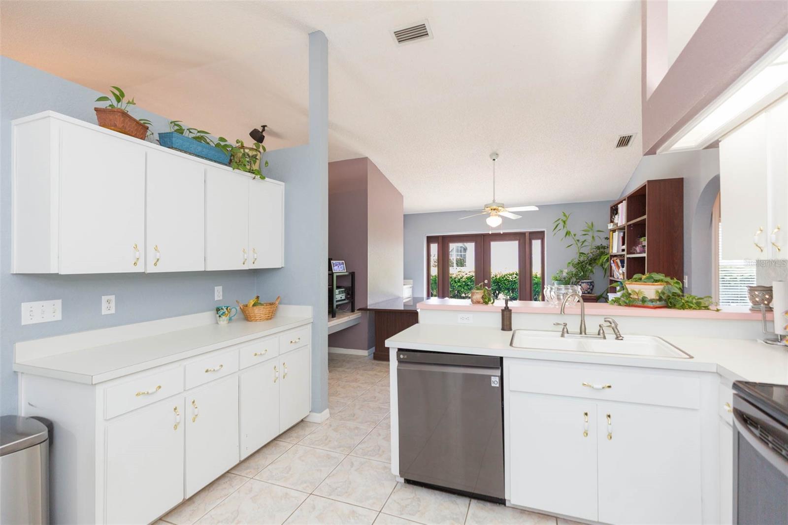 Image 19 of 46 For 6208 Huntington Drive