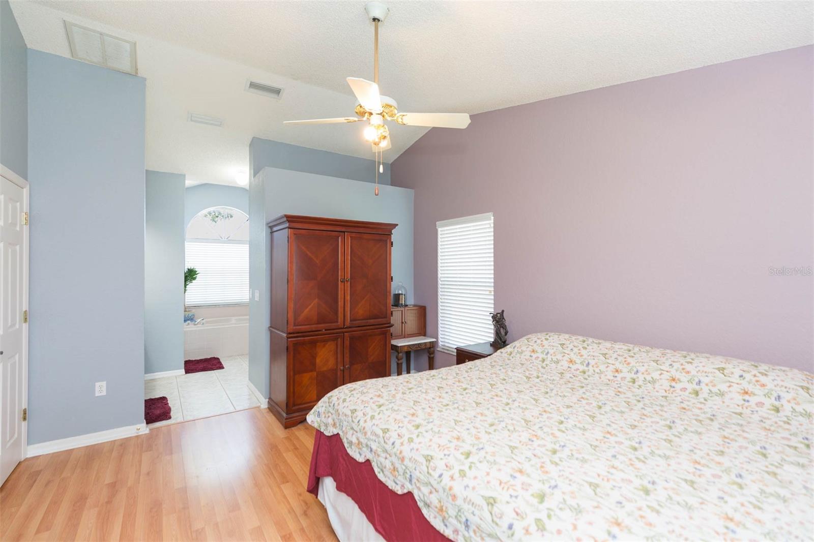 Image 32 of 46 For 6208 Huntington Drive