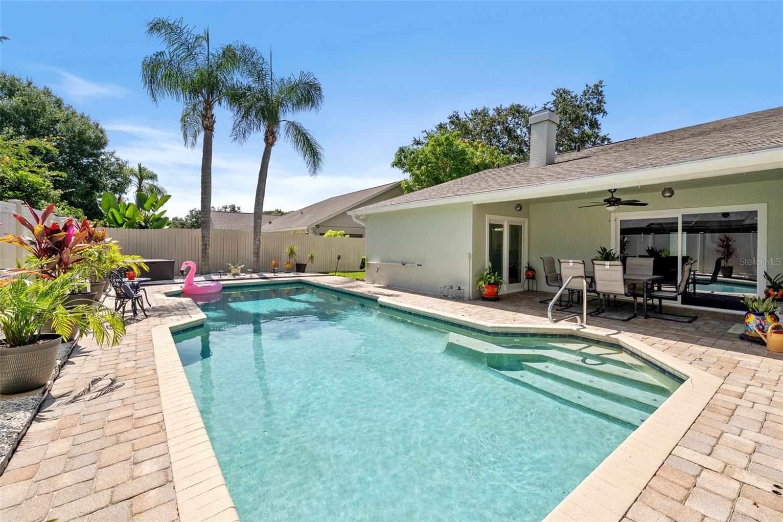 Listing photo id 9 for 4707 Cresson Court