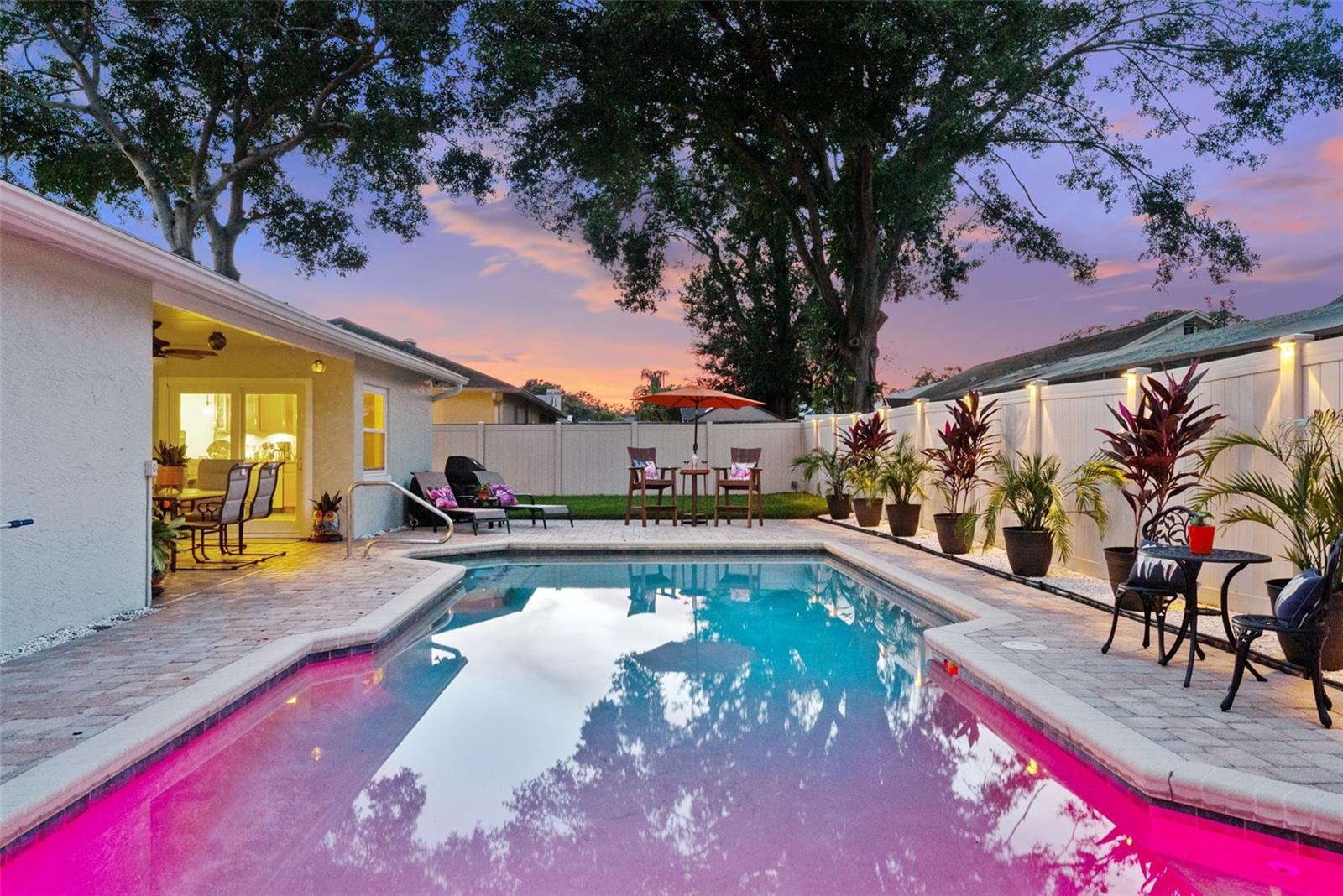 Listing photo id 12 for 4707 Cresson Court