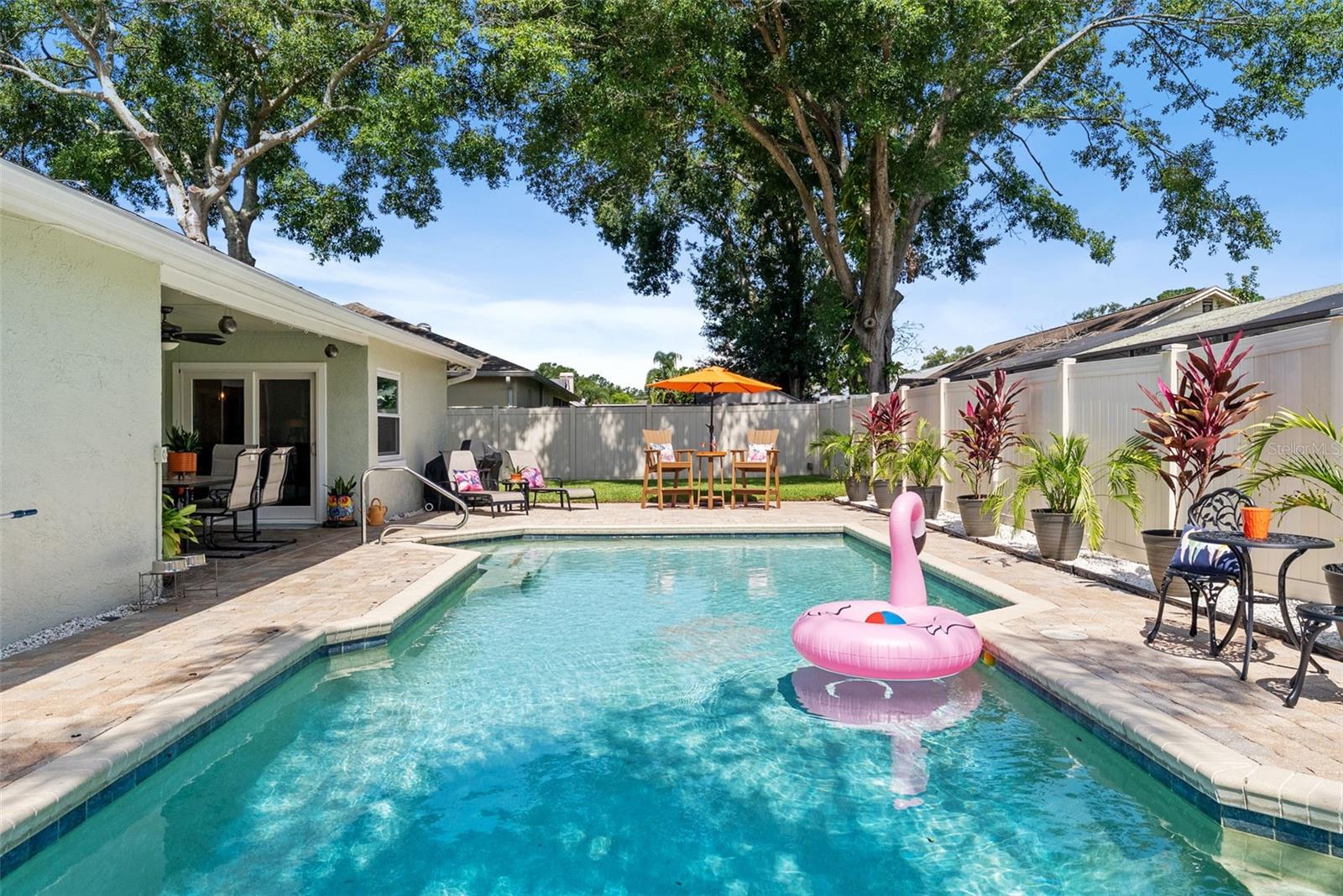 Listing photo id 13 for 4707 Cresson Court