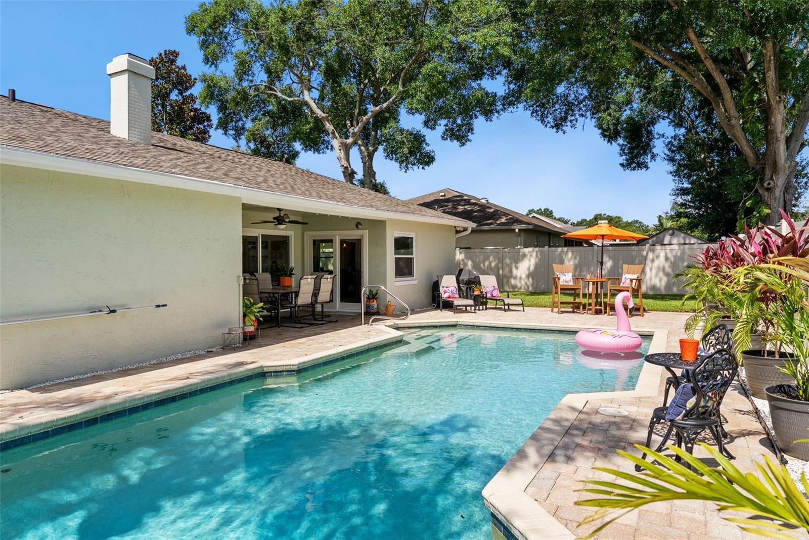 Listing photo id 17 for 4707 Cresson Court