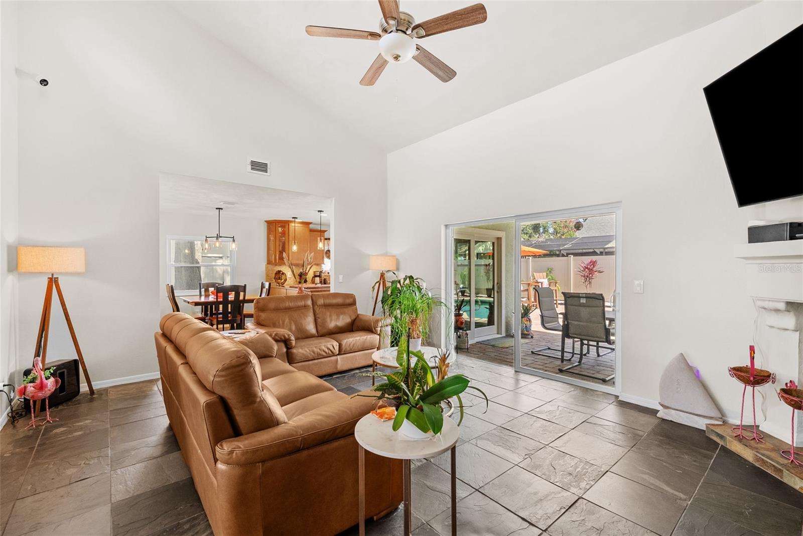 Listing photo id 21 for 4707 Cresson Court