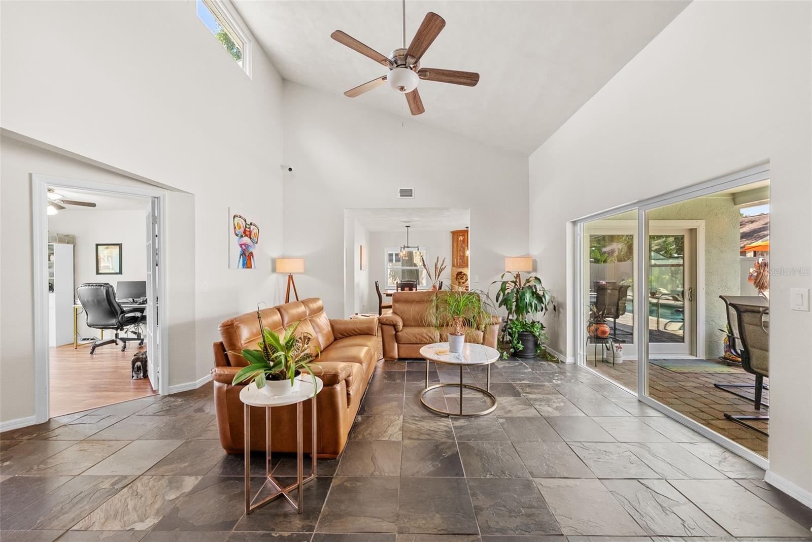 Listing photo id 23 for 4707 Cresson Court