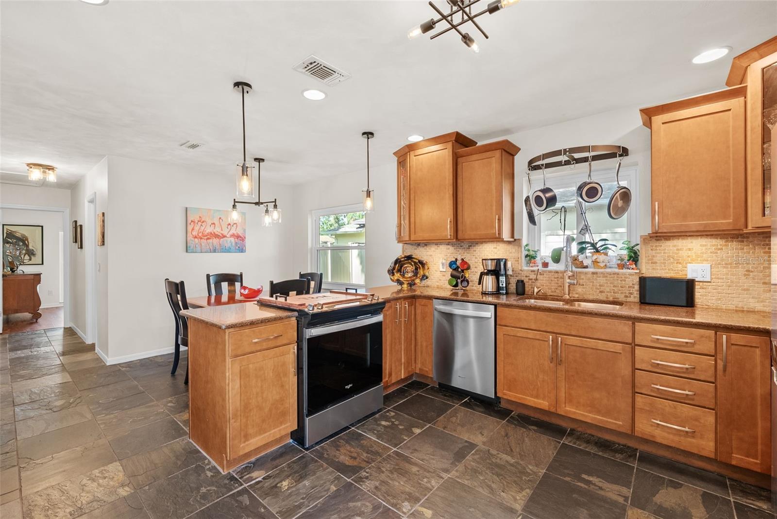 Listing photo id 28 for 4707 Cresson Court