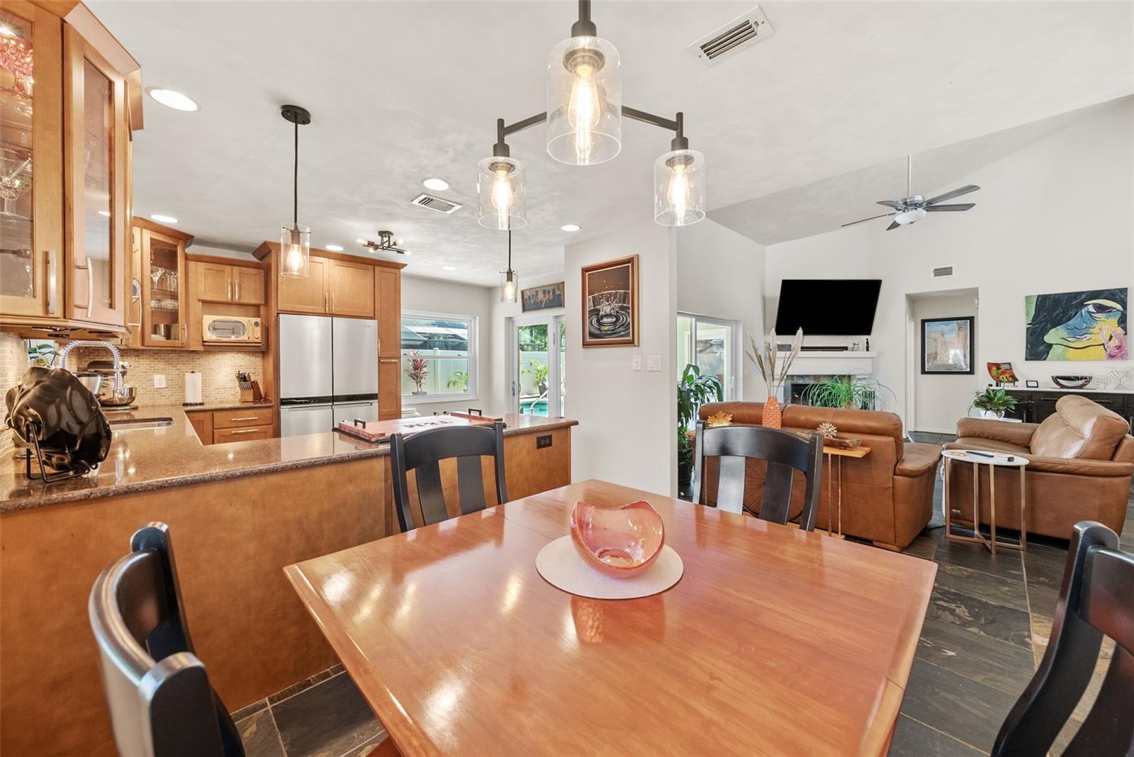 Listing photo id 30 for 4707 Cresson Court