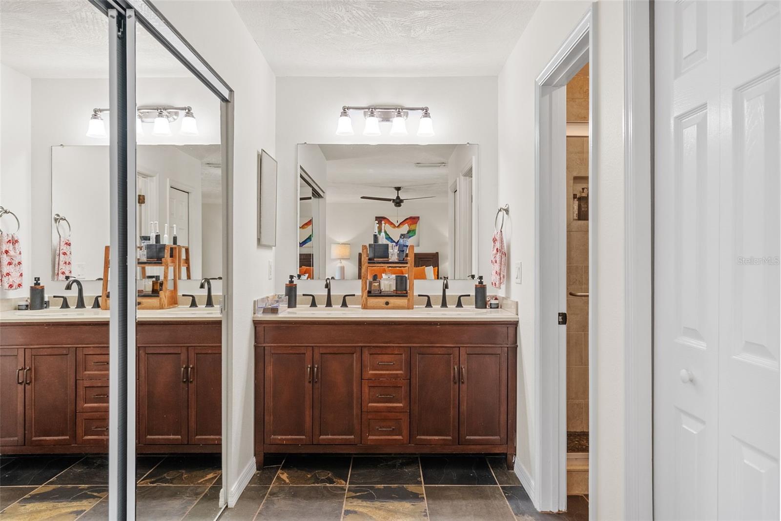 Listing photo id 35 for 4707 Cresson Court