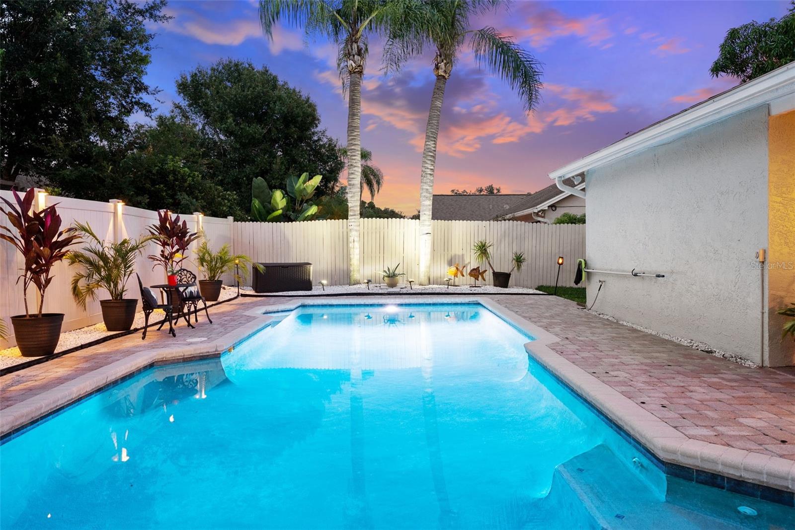 Listing photo id 6 for 4707 Cresson Court