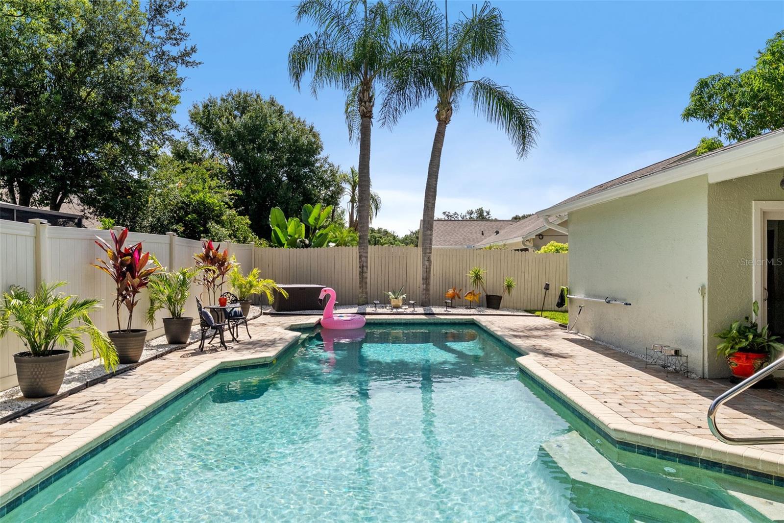 Listing photo id 7 for 4707 Cresson Court