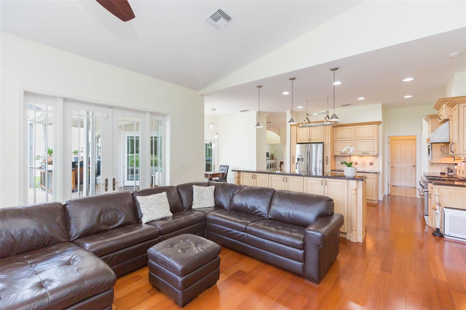 Image 18 of 65 For 18111 Diamond Cove Court