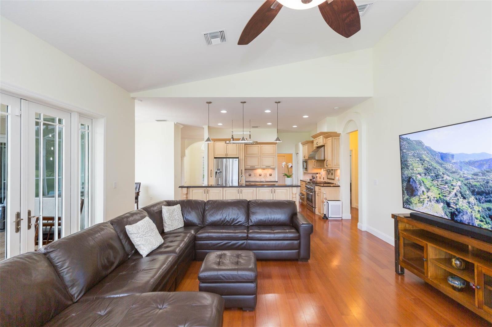 Image 19 of 65 For 18111 Diamond Cove Court