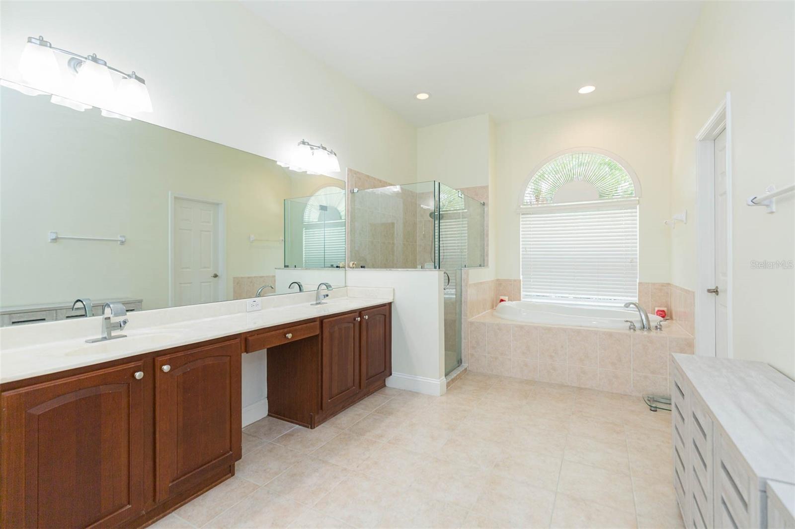Image 29 of 65 For 18111 Diamond Cove Court