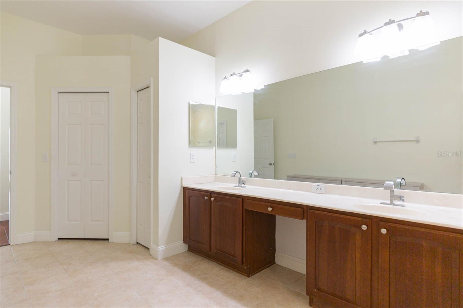 Image 31 of 65 For 18111 Diamond Cove Court