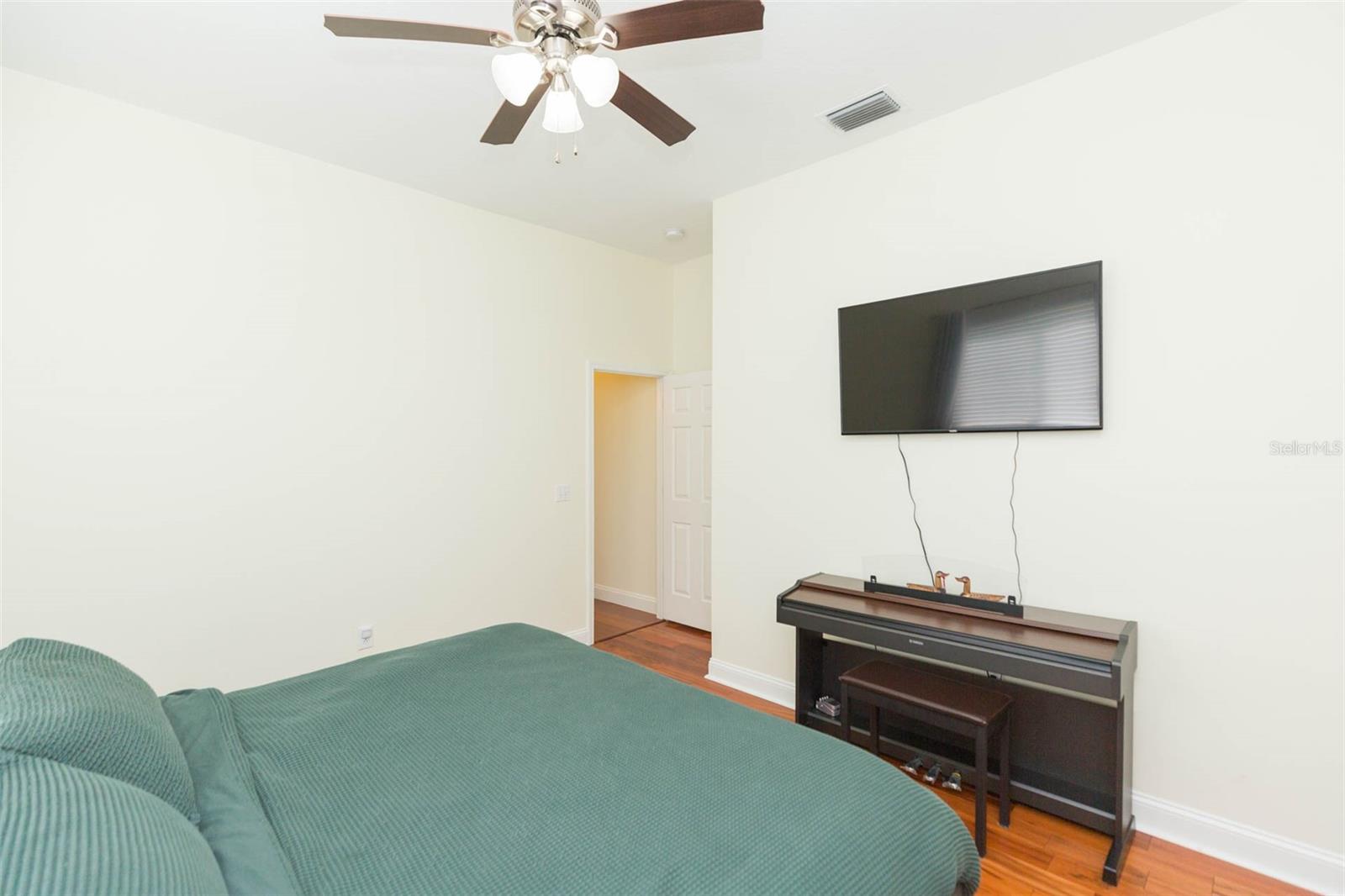 Image 33 of 65 For 18111 Diamond Cove Court