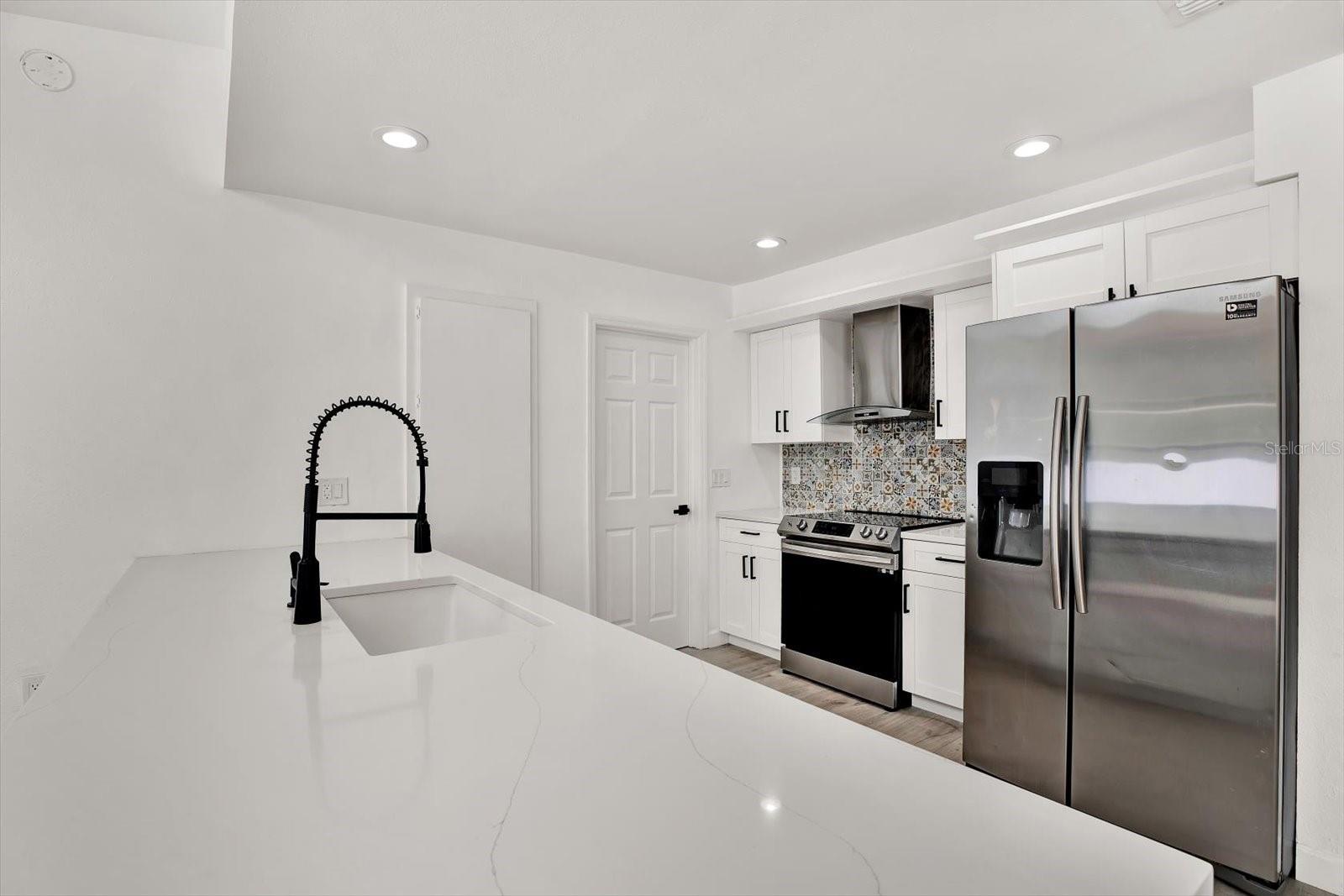 Listing photo id 8 for 10319 Alberta Court