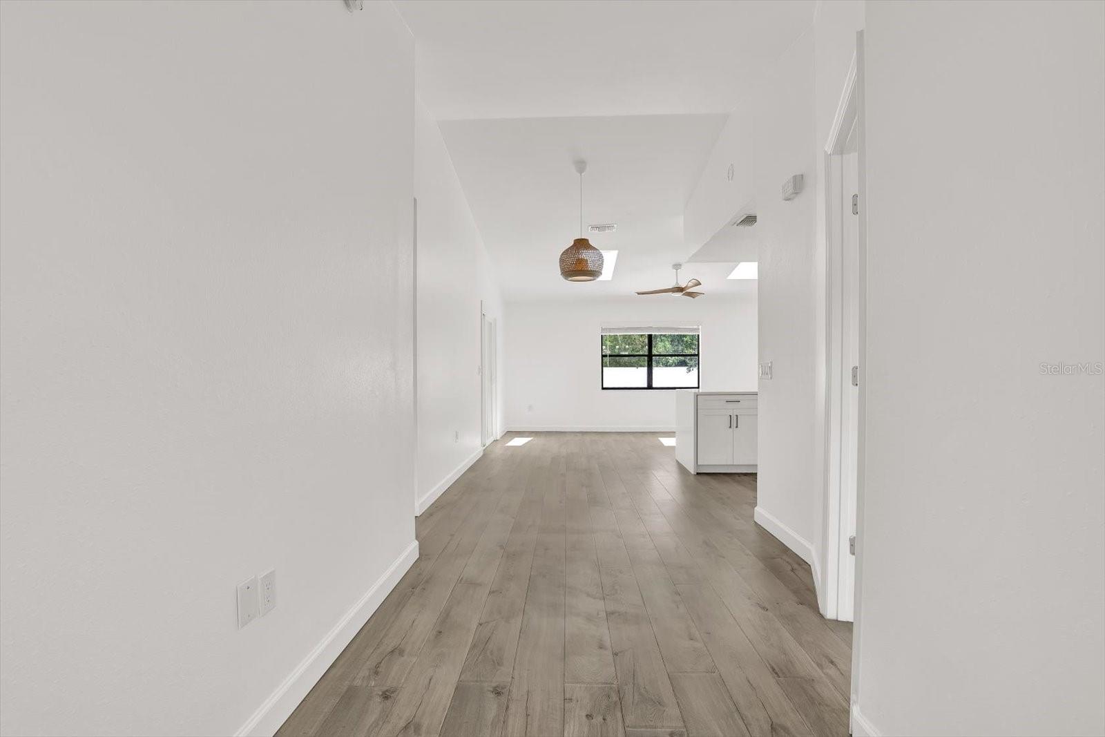 Listing photo id 10 for 10319 Alberta Court