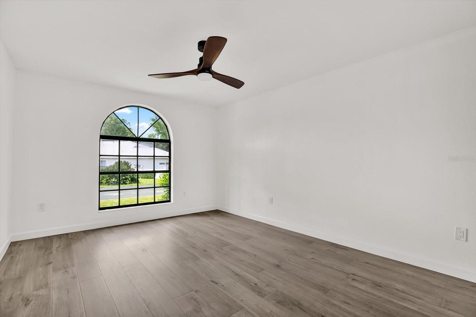 Listing photo id 11 for 10319 Alberta Court