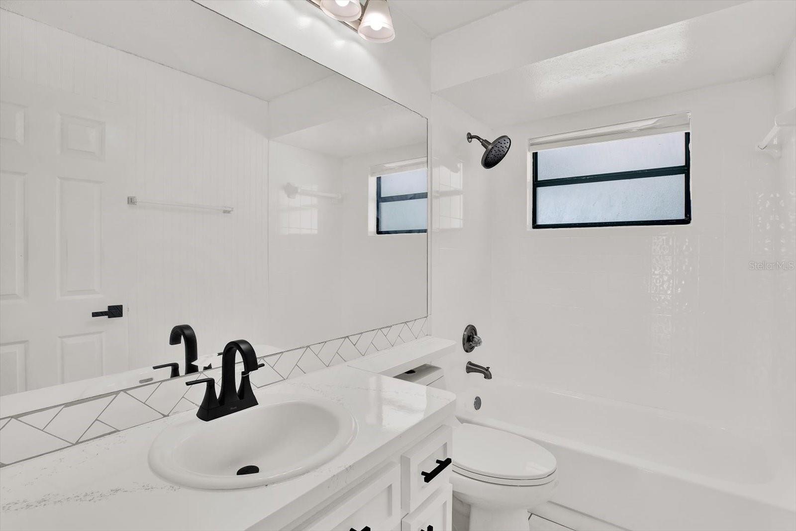 Listing photo id 13 for 10319 Alberta Court