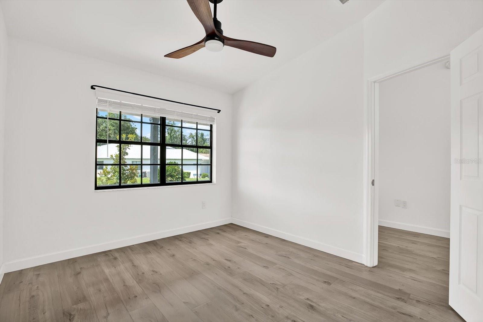 Listing photo id 14 for 10319 Alberta Court