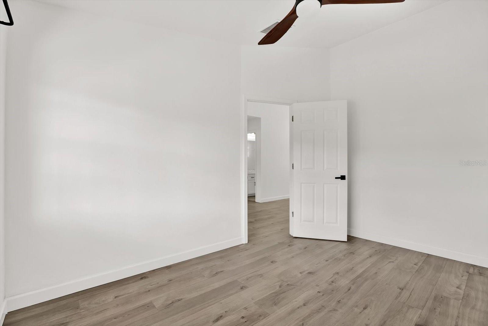 Listing photo id 15 for 10319 Alberta Court