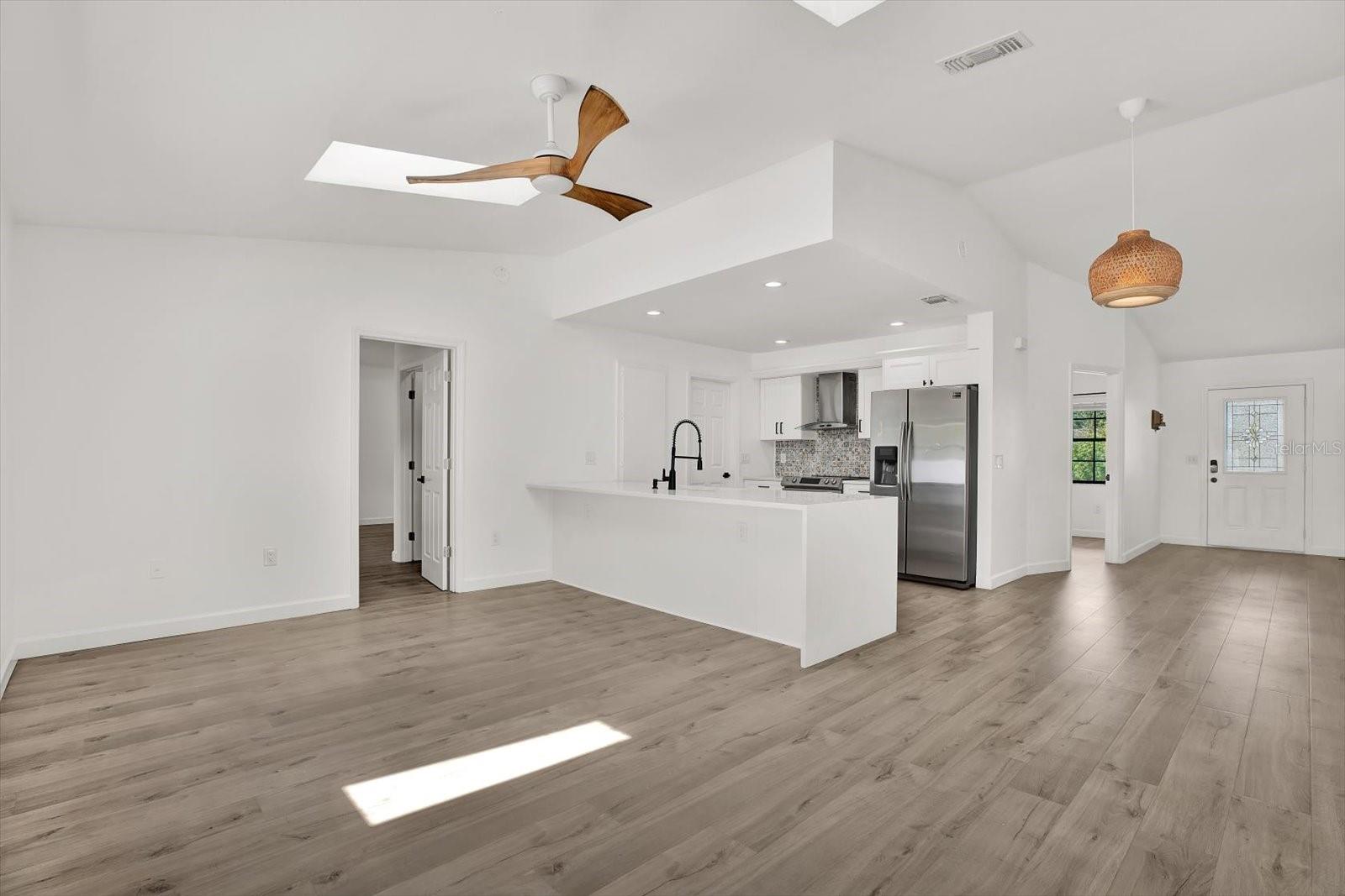Listing photo id 0 for 10319 Alberta Court
