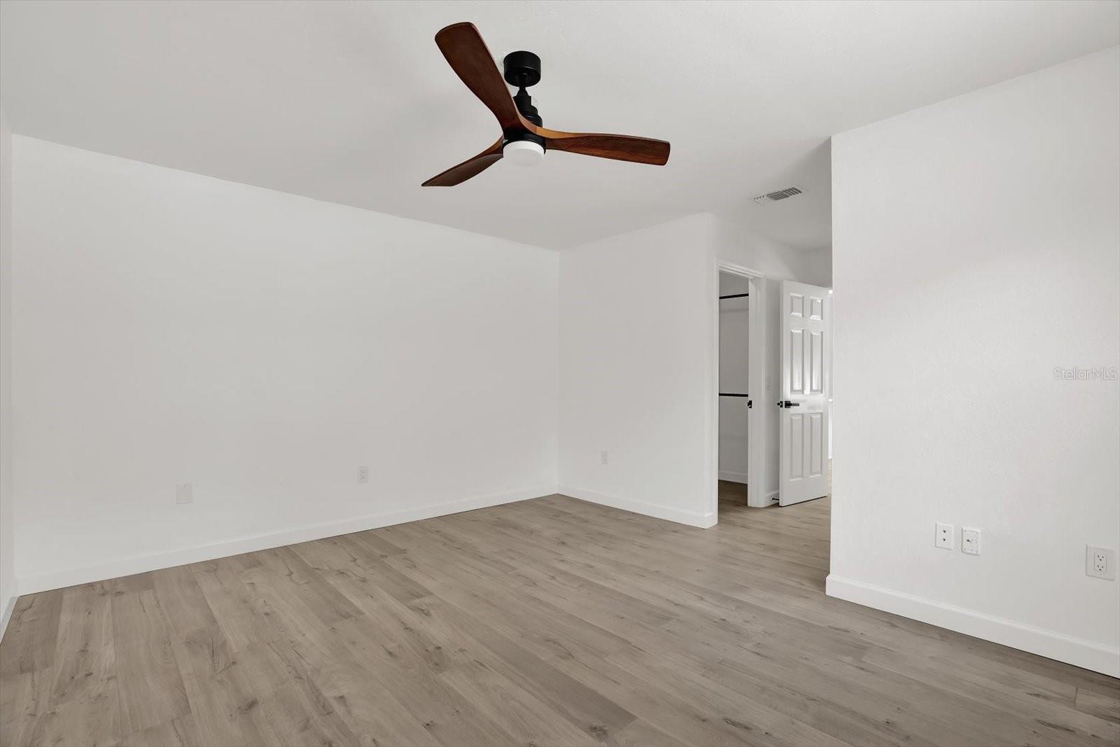 Listing photo id 19 for 10319 Alberta Court