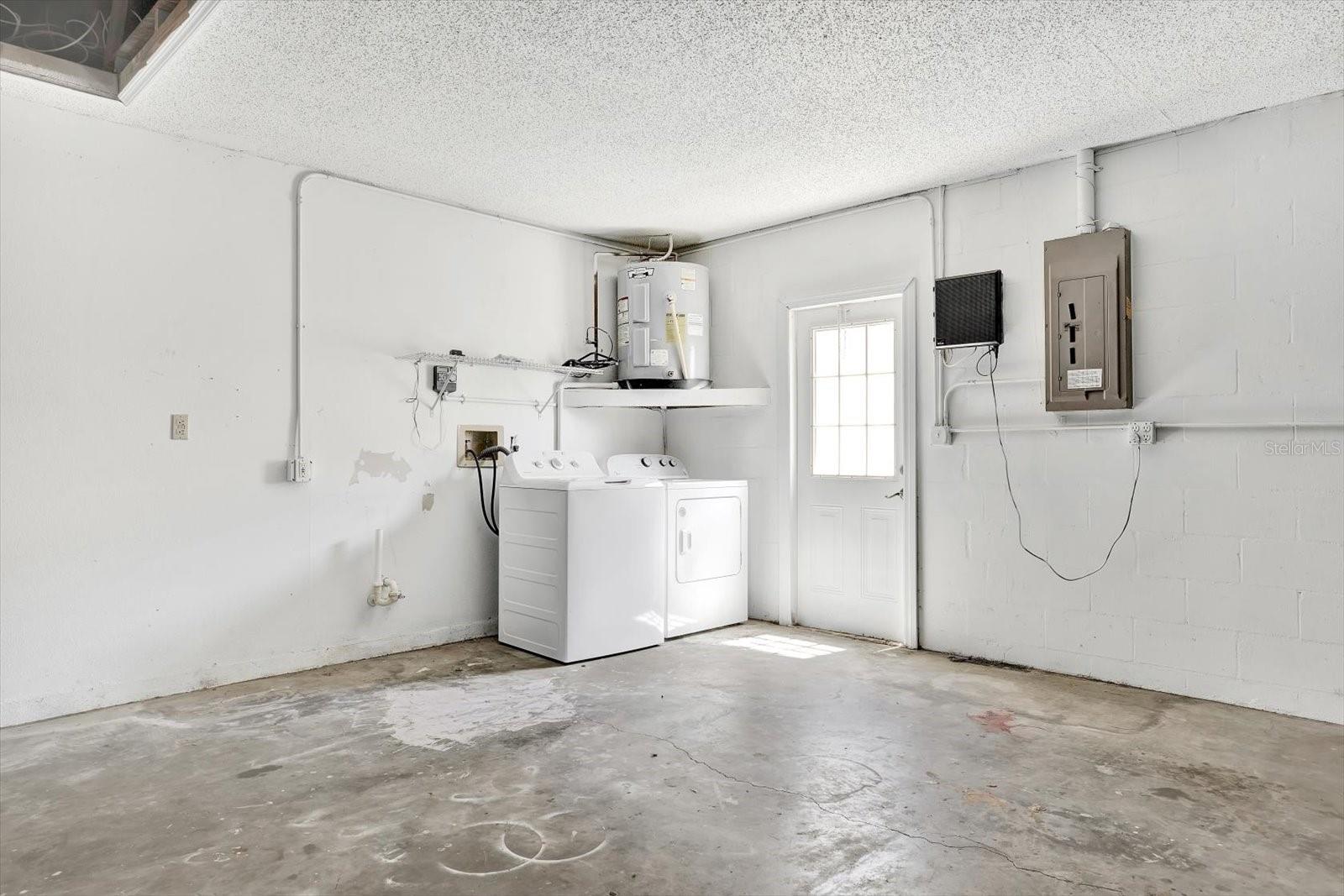Listing photo id 20 for 10319 Alberta Court