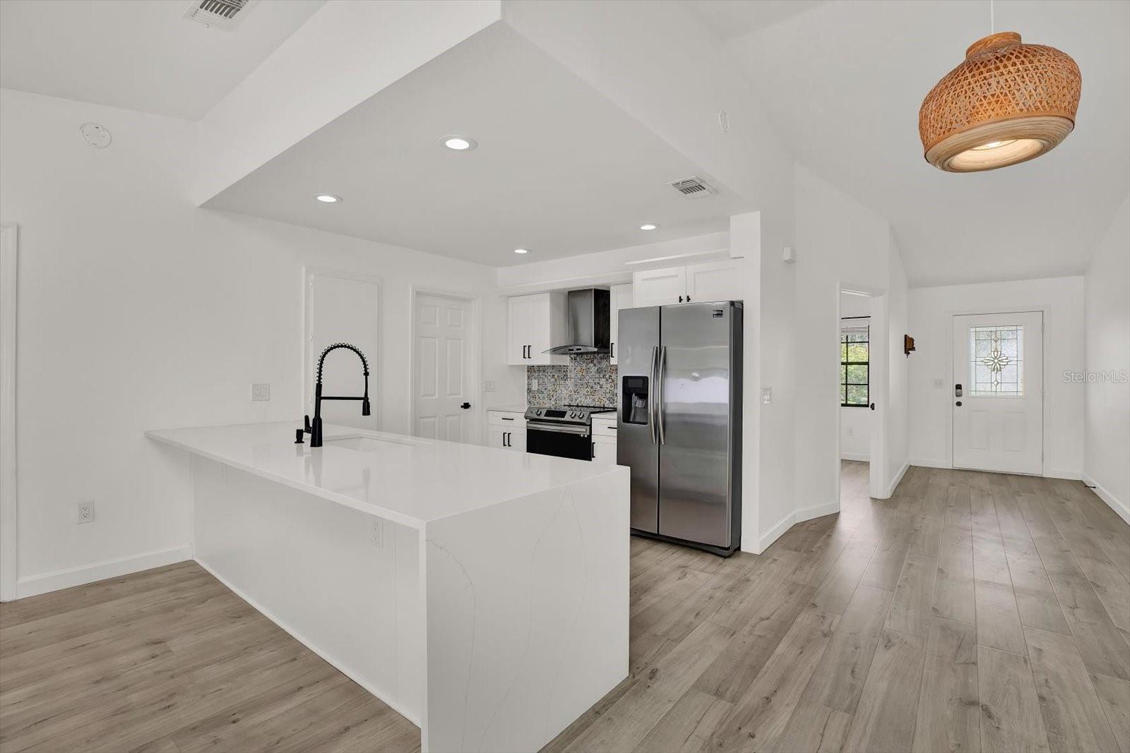 Listing photo id 3 for 10319 Alberta Court