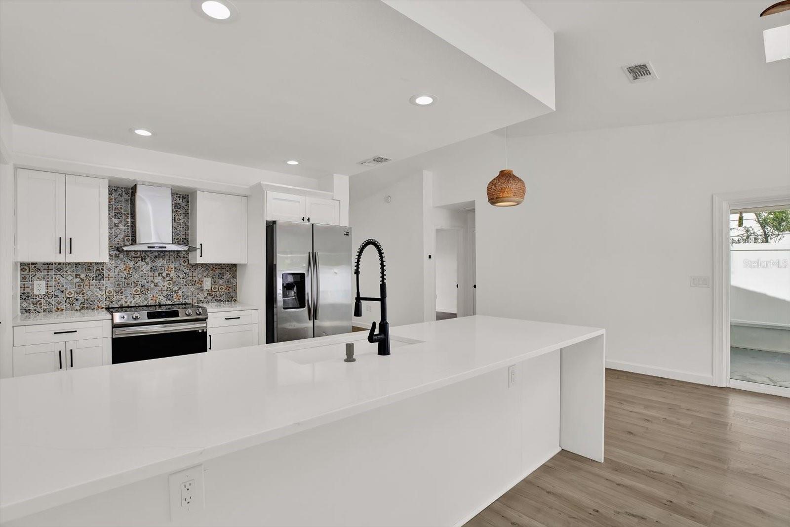 Listing photo id 4 for 10319 Alberta Court