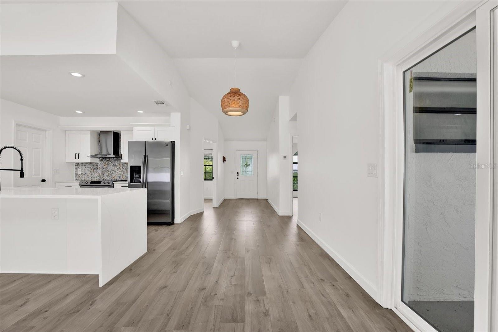 Listing photo id 6 for 10319 Alberta Court