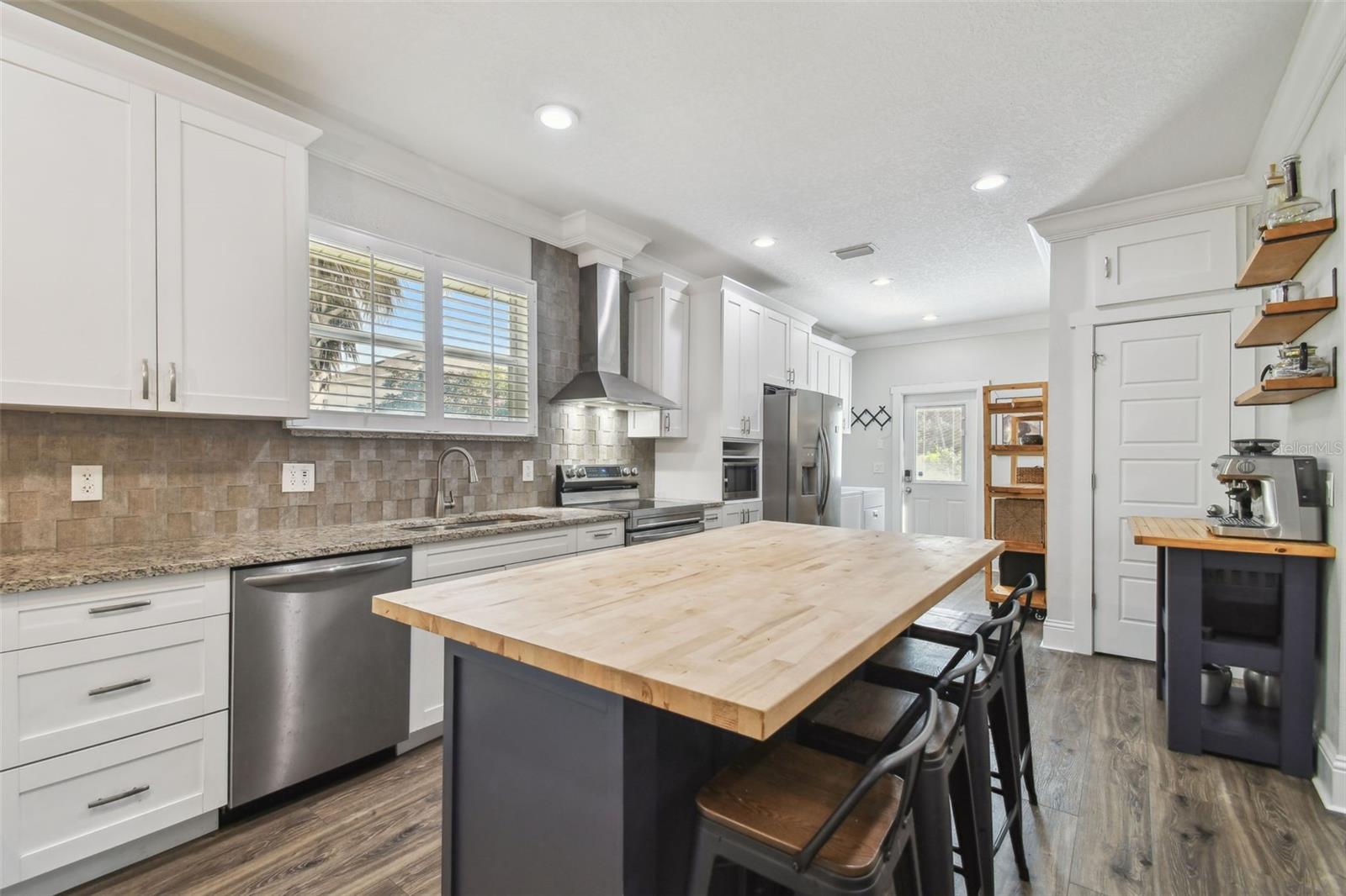 Image 11 of 35 For 204 Tampania Avenue