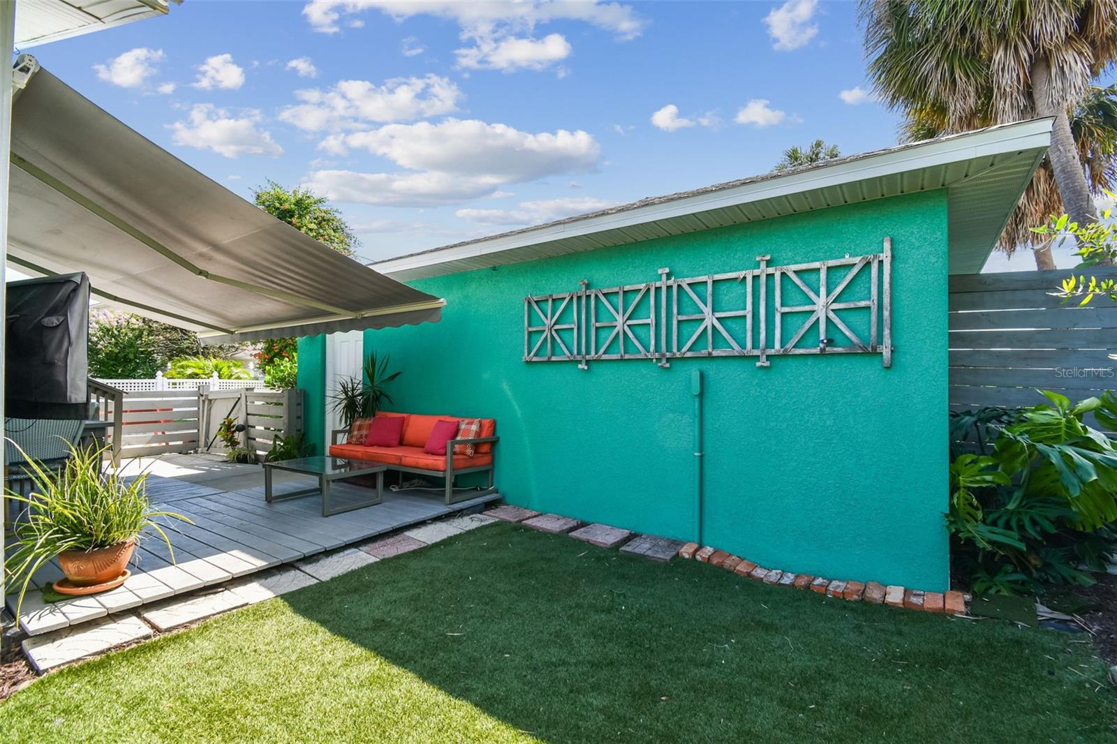 Image 33 of 35 For 204 Tampania Avenue