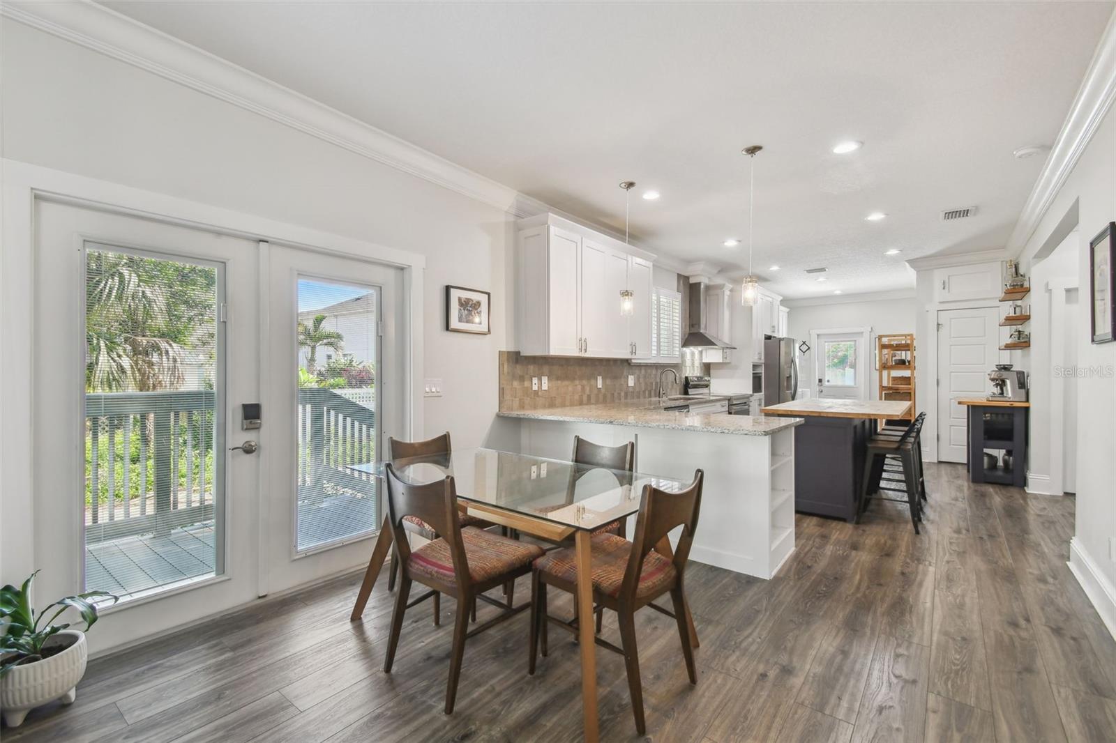 Image 9 of 35 For 204 Tampania Avenue