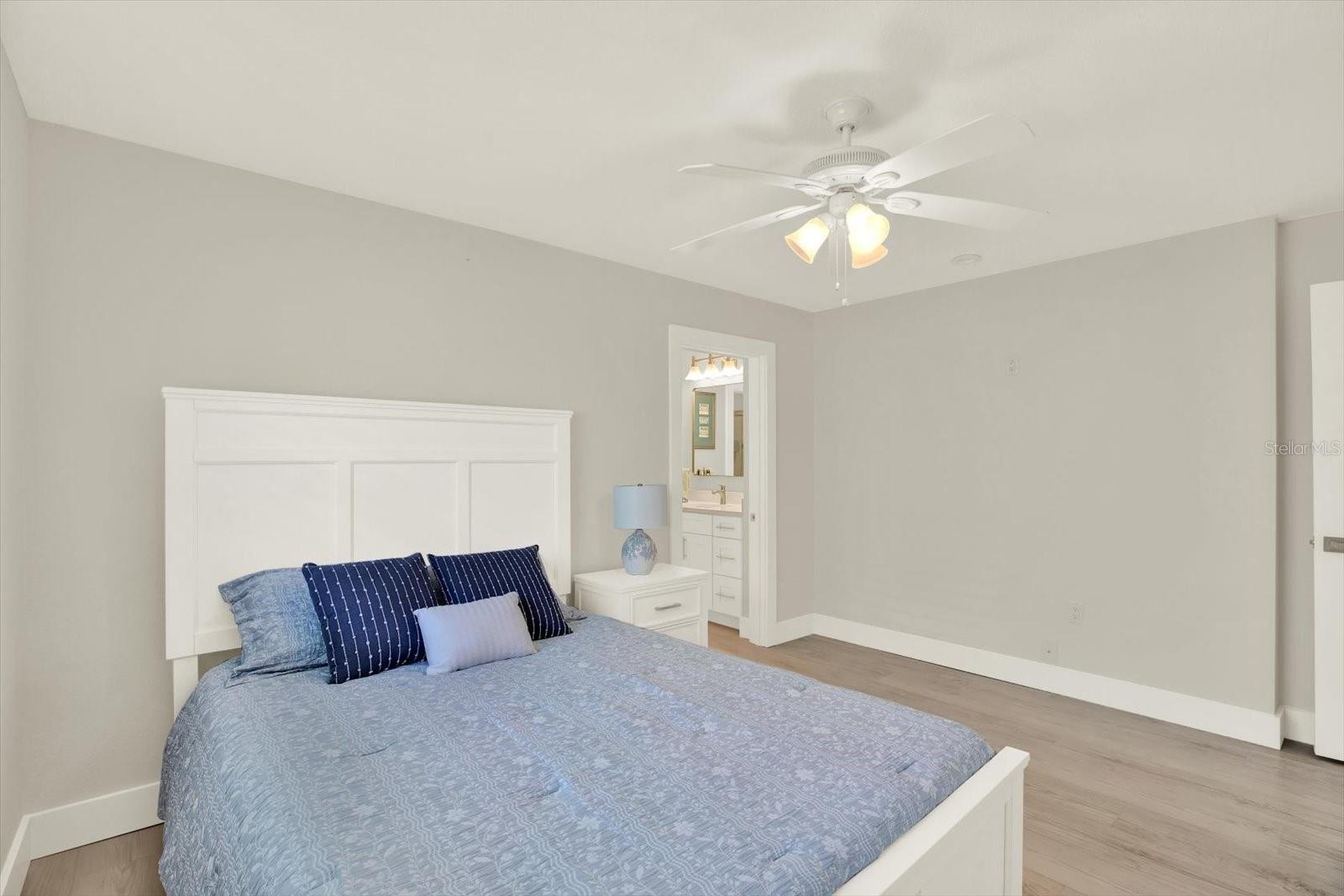 Listing photo id 14 for 11890 Walker Avenue