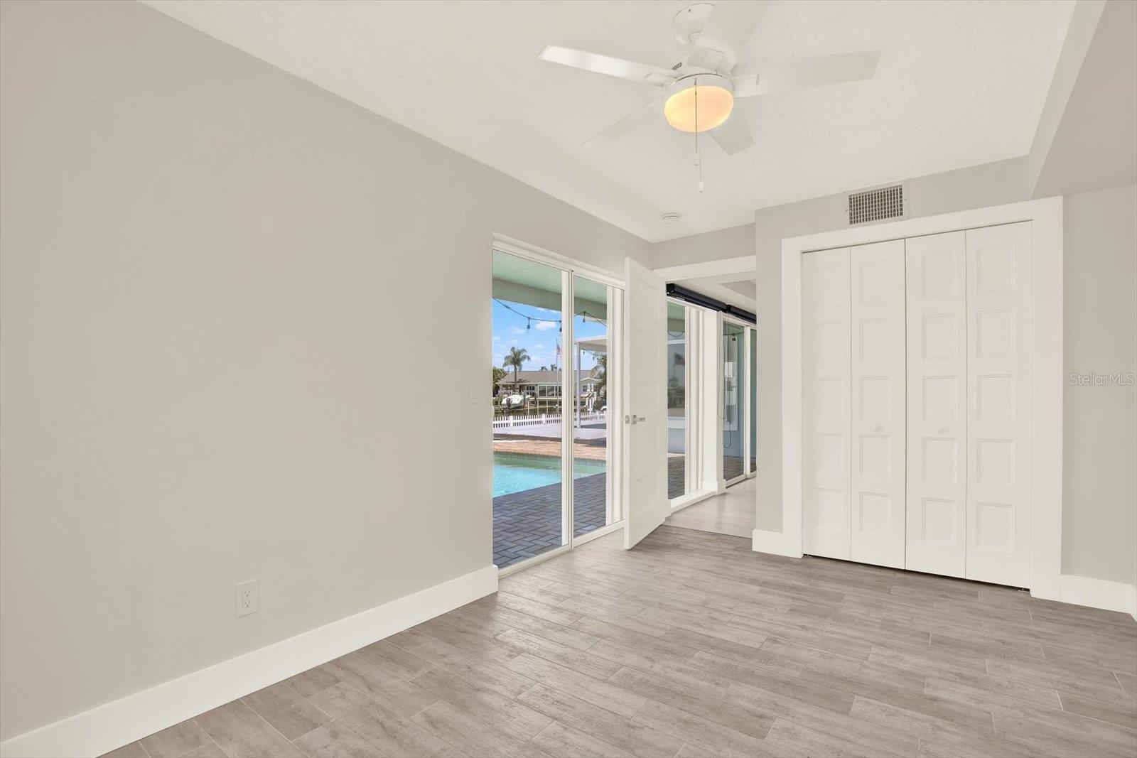 Listing photo id 16 for 11890 Walker Avenue