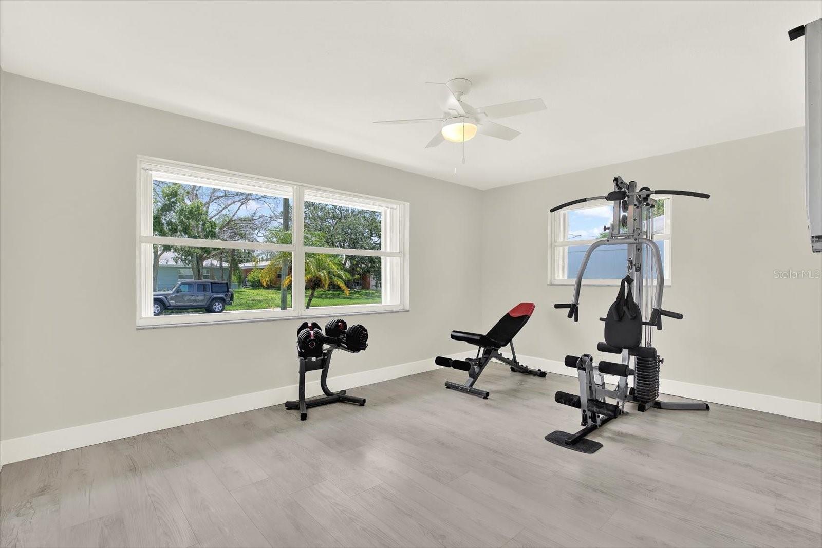 Listing photo id 21 for 11890 Walker Avenue