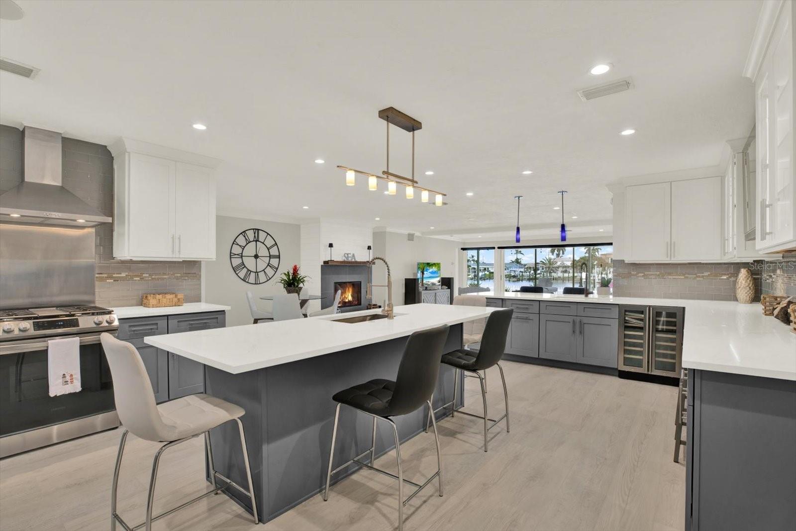 Listing photo id 3 for 11890 Walker Avenue