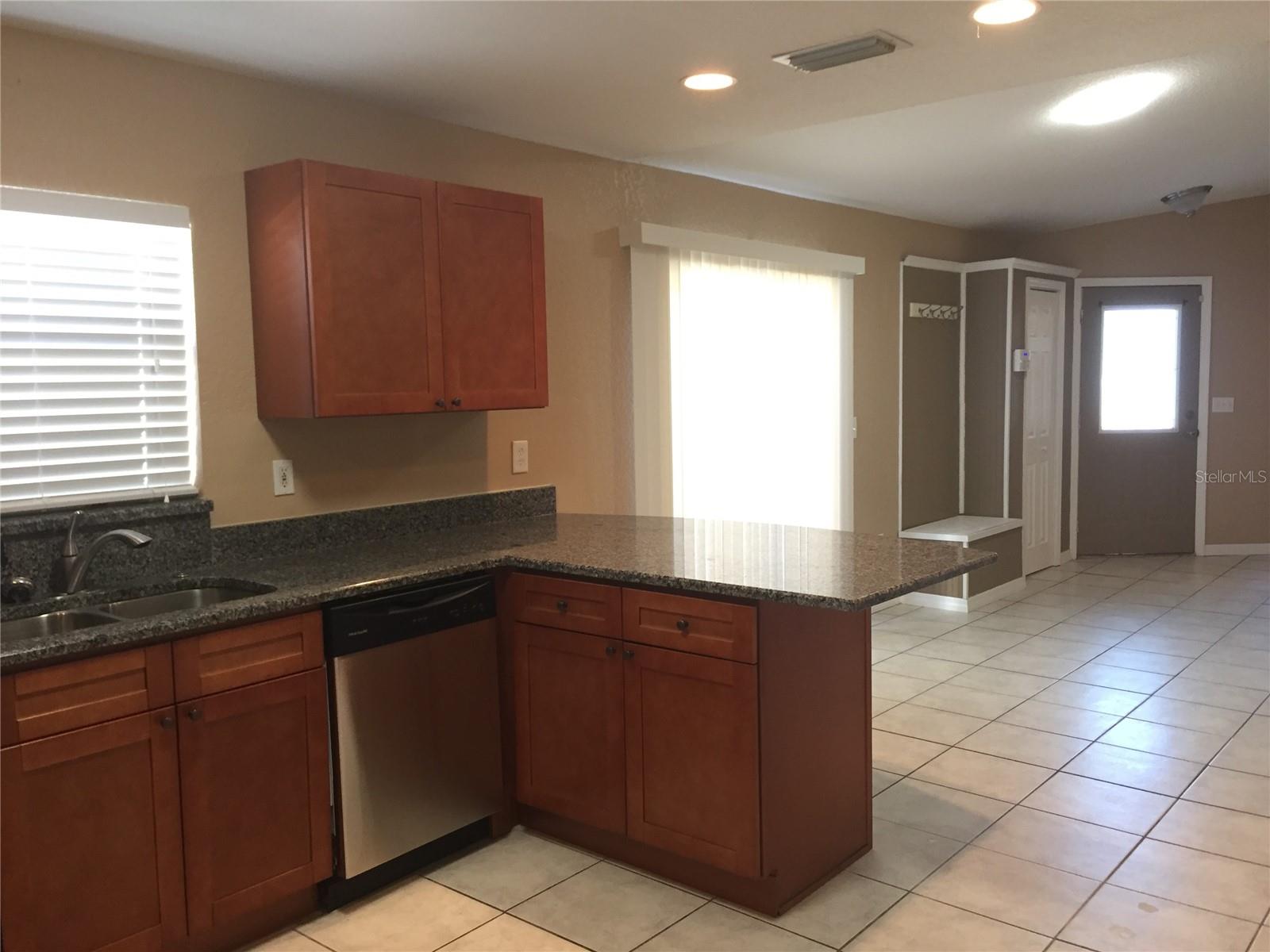 Listing photo id 8 for 4309 Longshore Drive