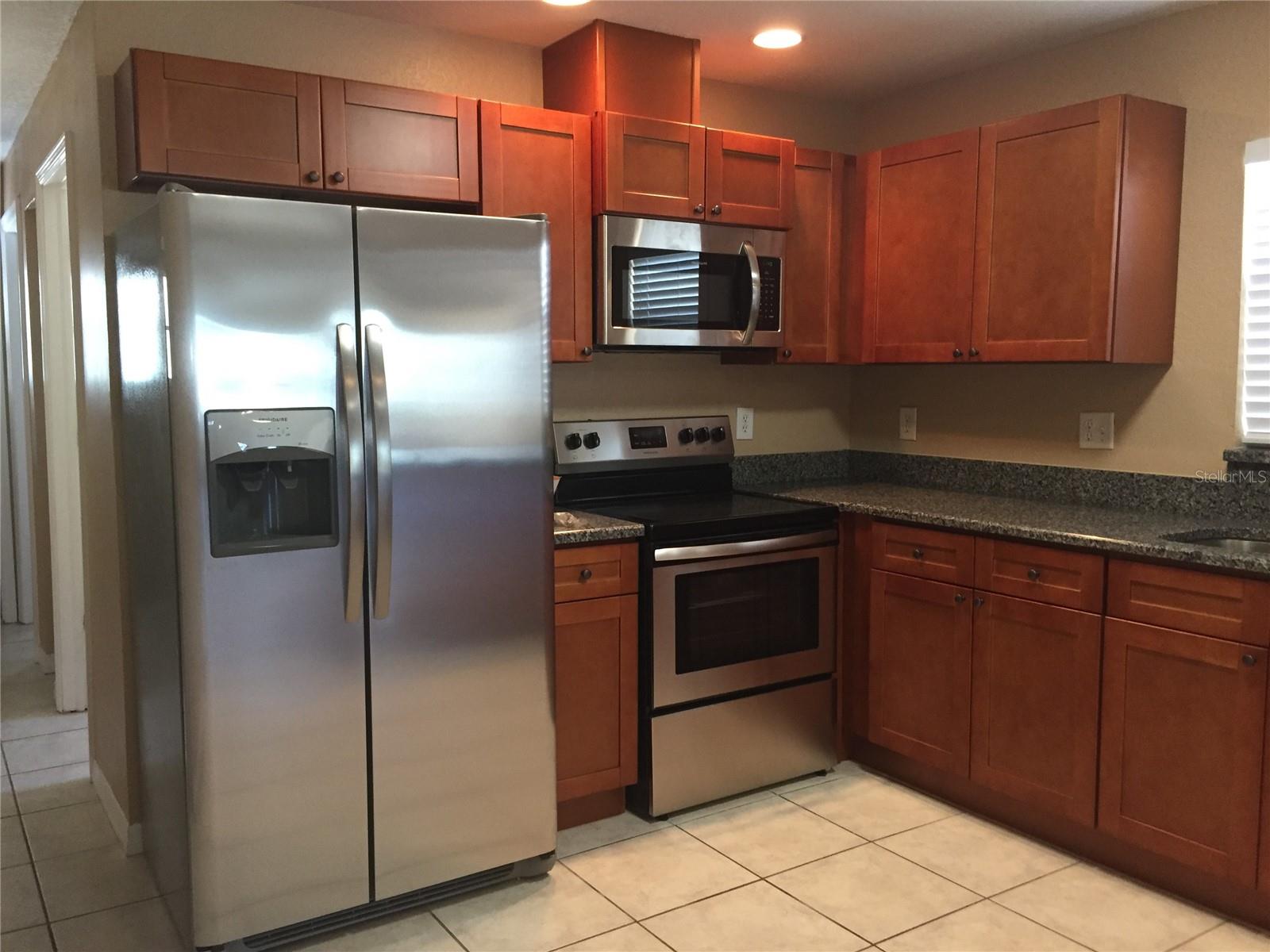 Listing photo id 9 for 4309 Longshore Drive