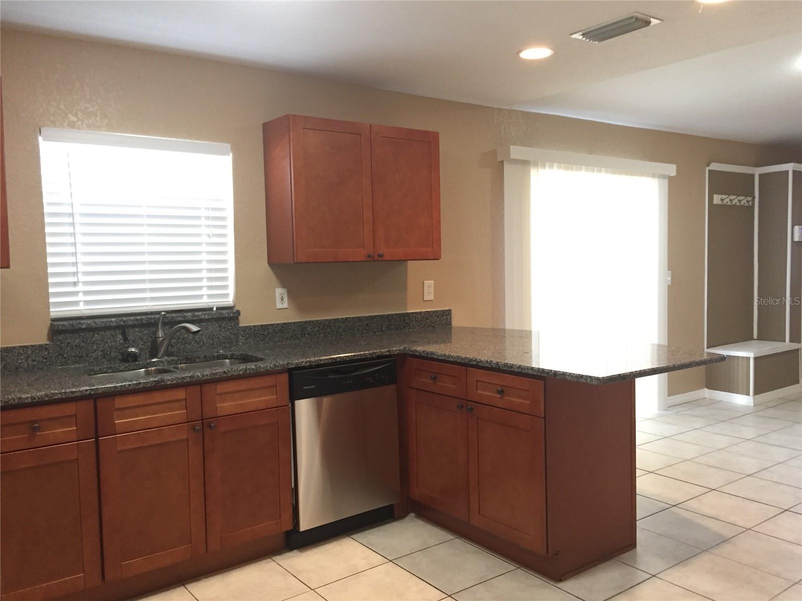 Listing photo id 11 for 4309 Longshore Drive