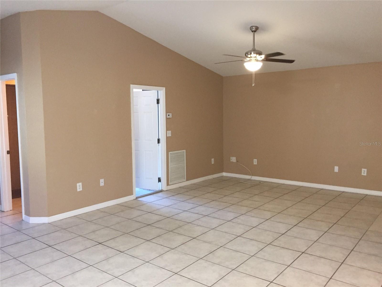 Listing photo id 12 for 4309 Longshore Drive