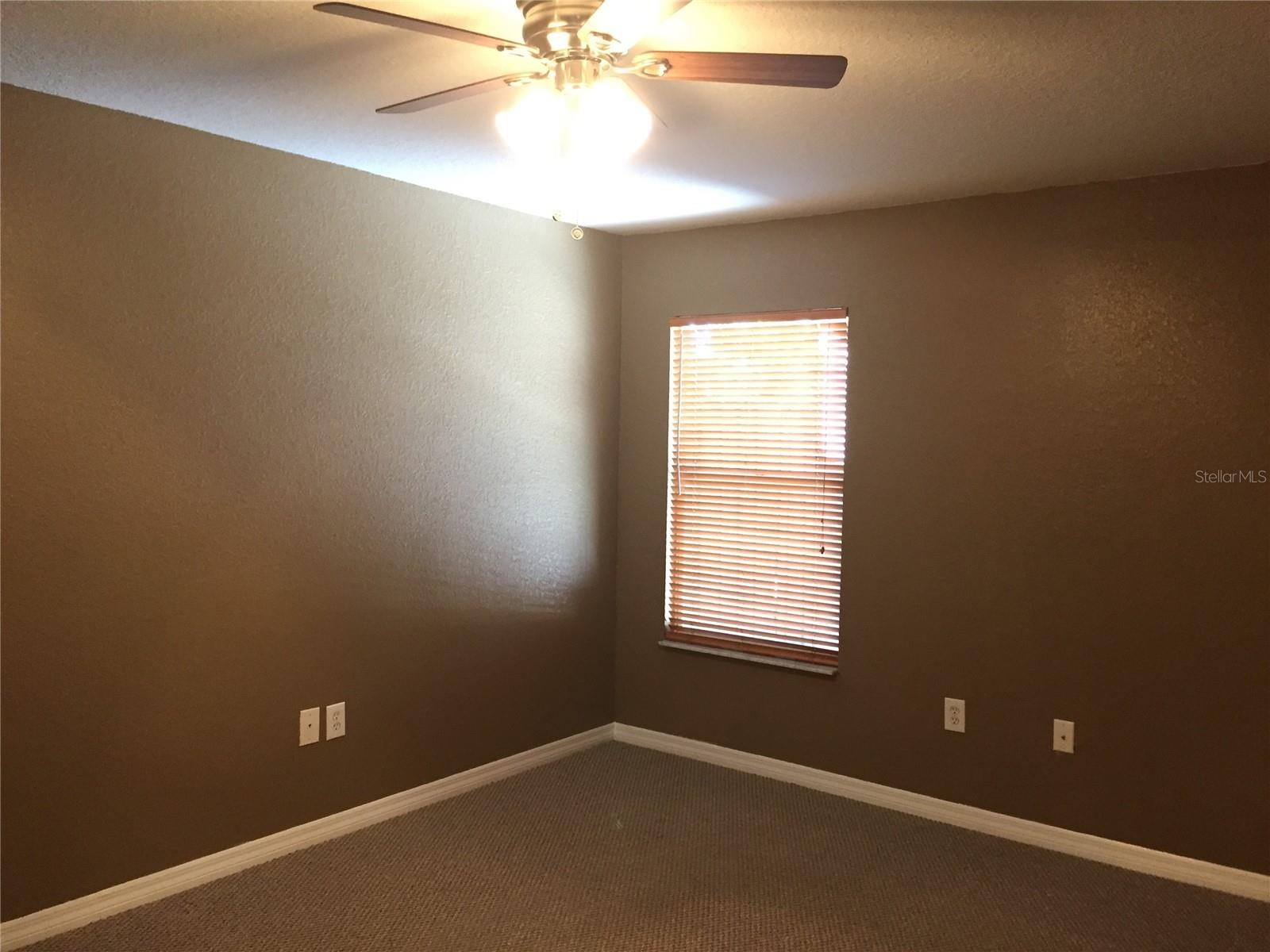 Listing photo id 13 for 4309 Longshore Drive