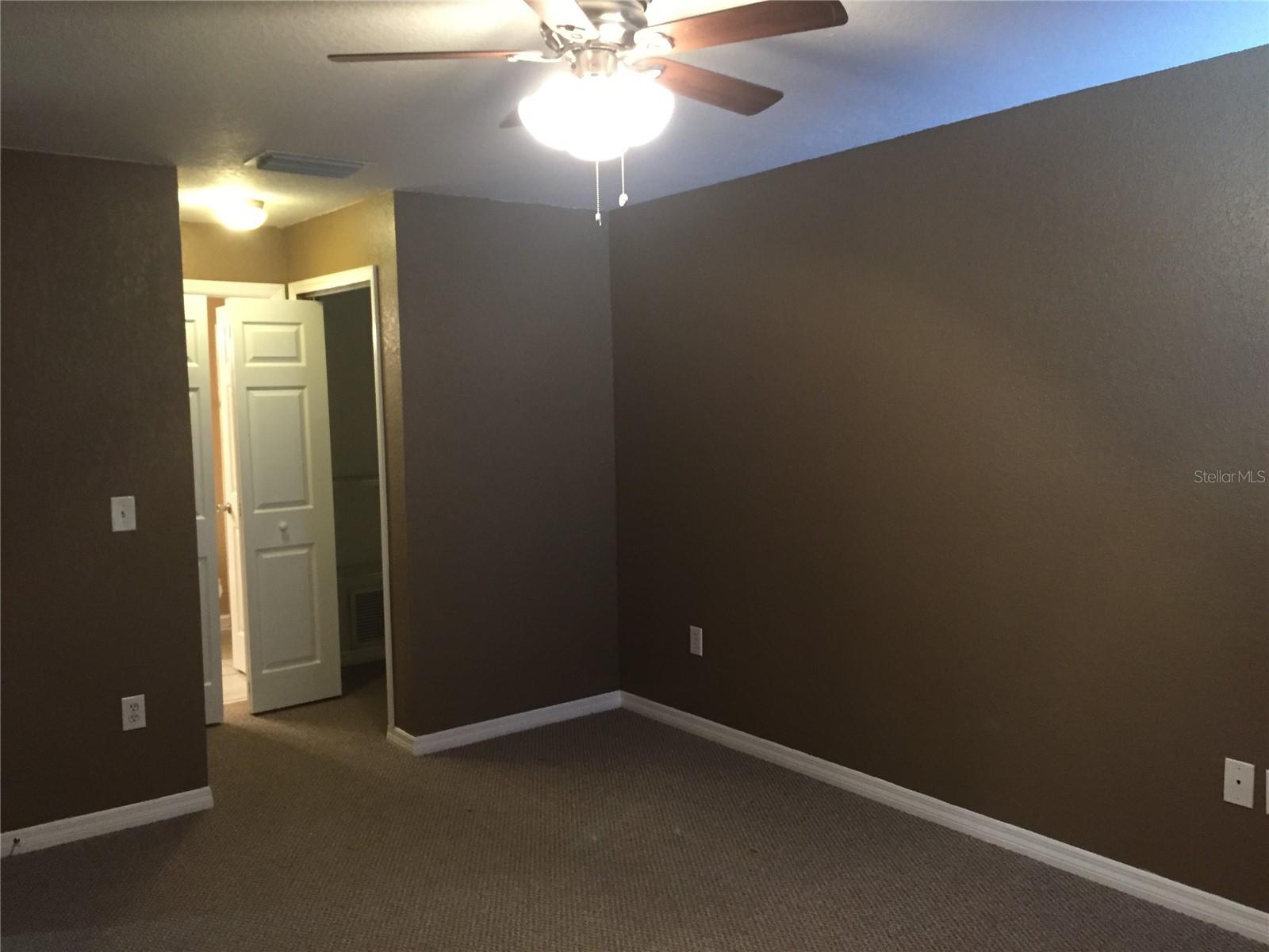 Listing photo id 14 for 4309 Longshore Drive
